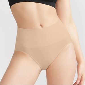 Yummie Mia Shaping Brief